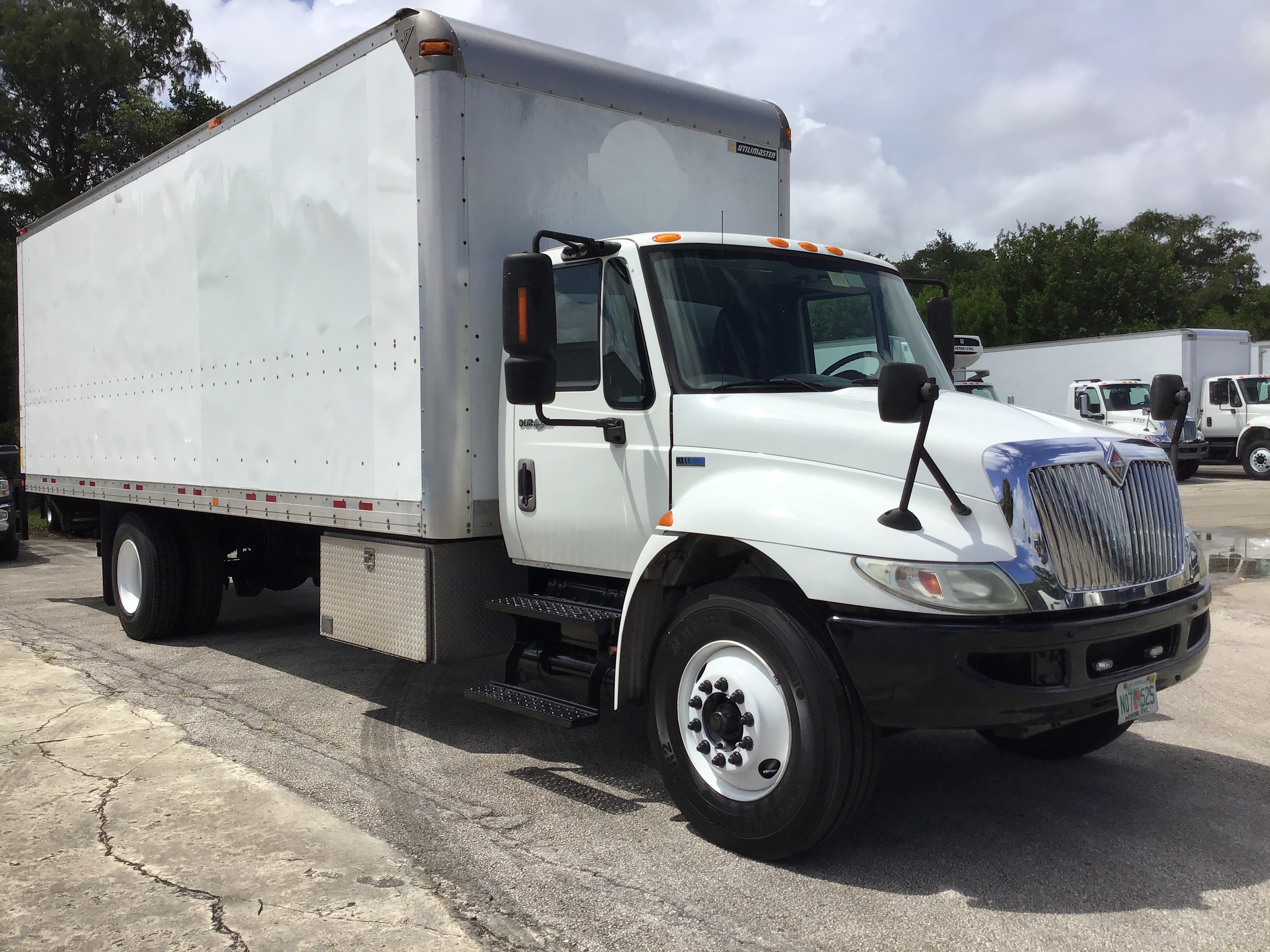 Pre-owned 2013 International 4300 26' Box Truck For Sale #i-698 