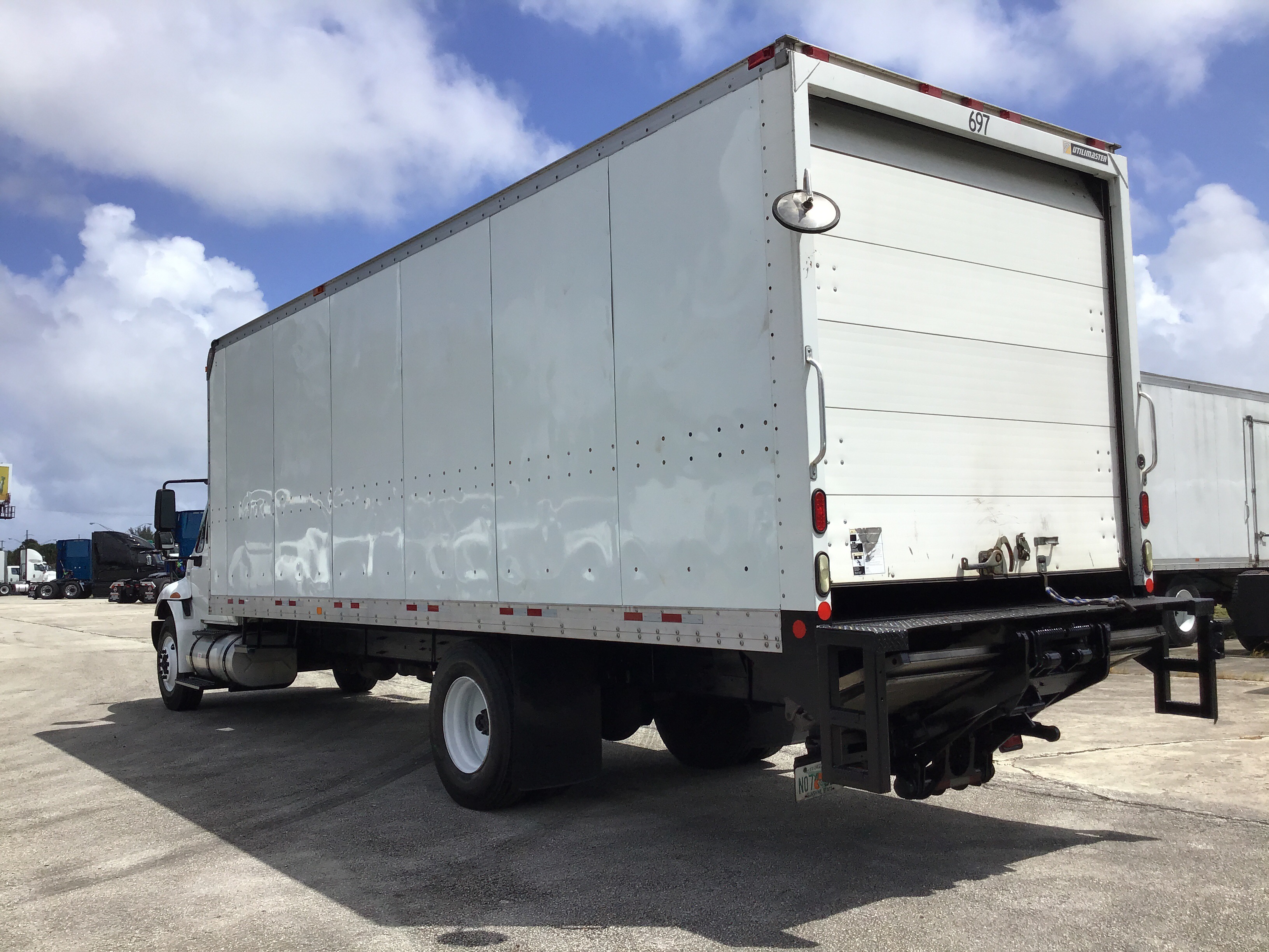 PreOwned 2013 INTERNATIONAL 4300 26' Box Truck for Sale I698