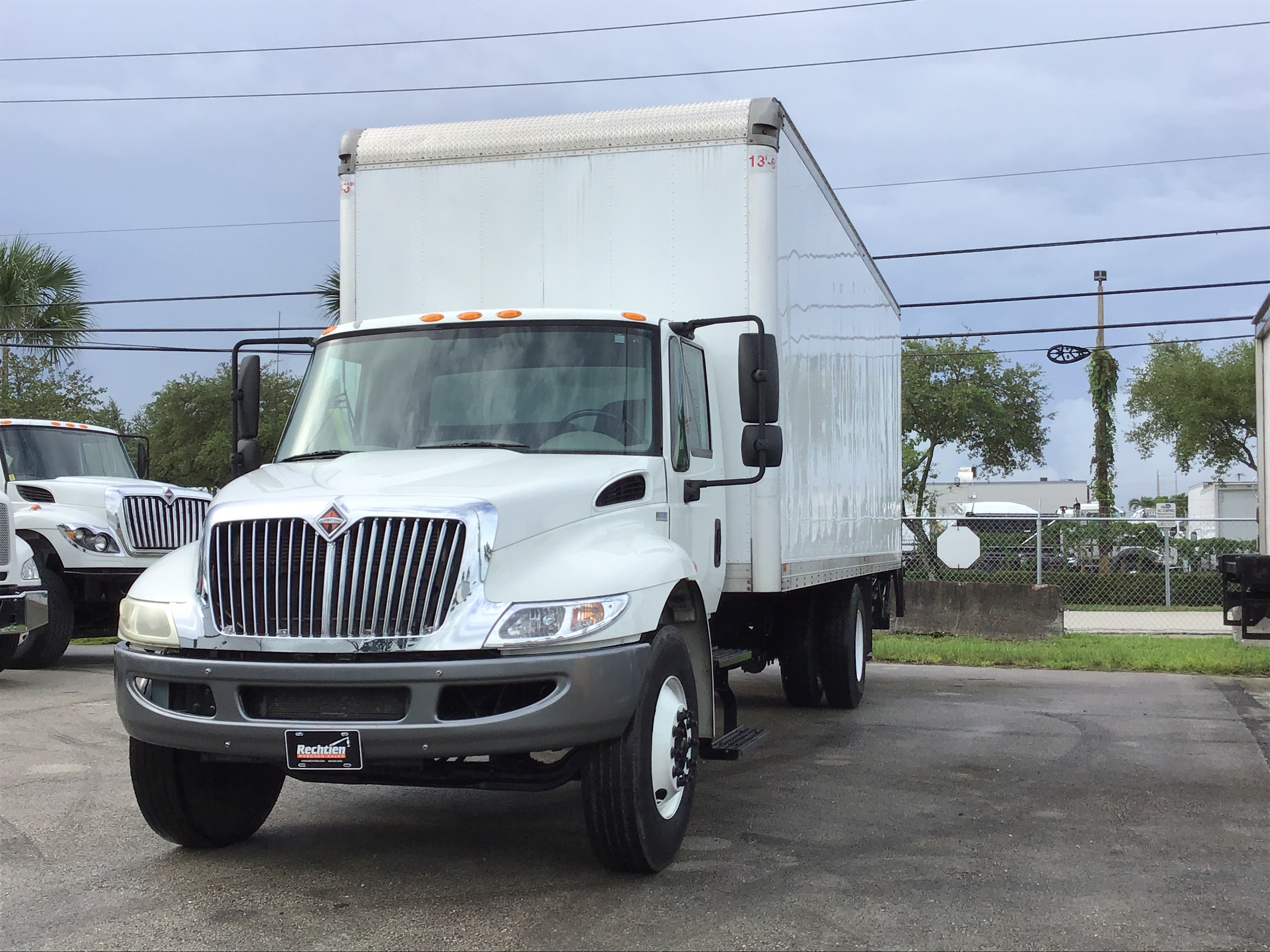 PreOwned 2014 INTERNATIONAL 4300 26' Box Truck for Sale U1399