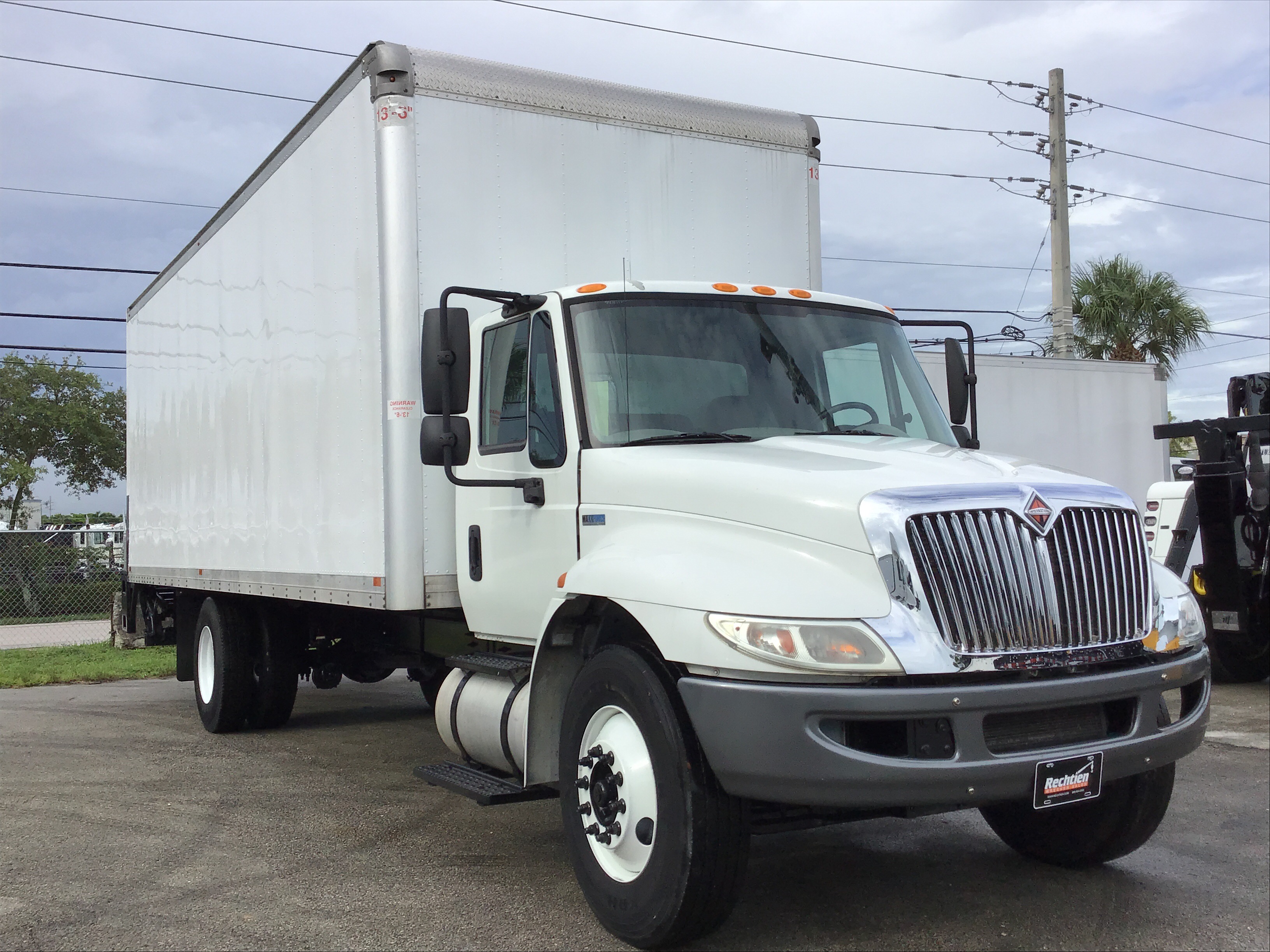 PreOwned 2014 INTERNATIONAL 4300 26' Box Truck for Sale U1399