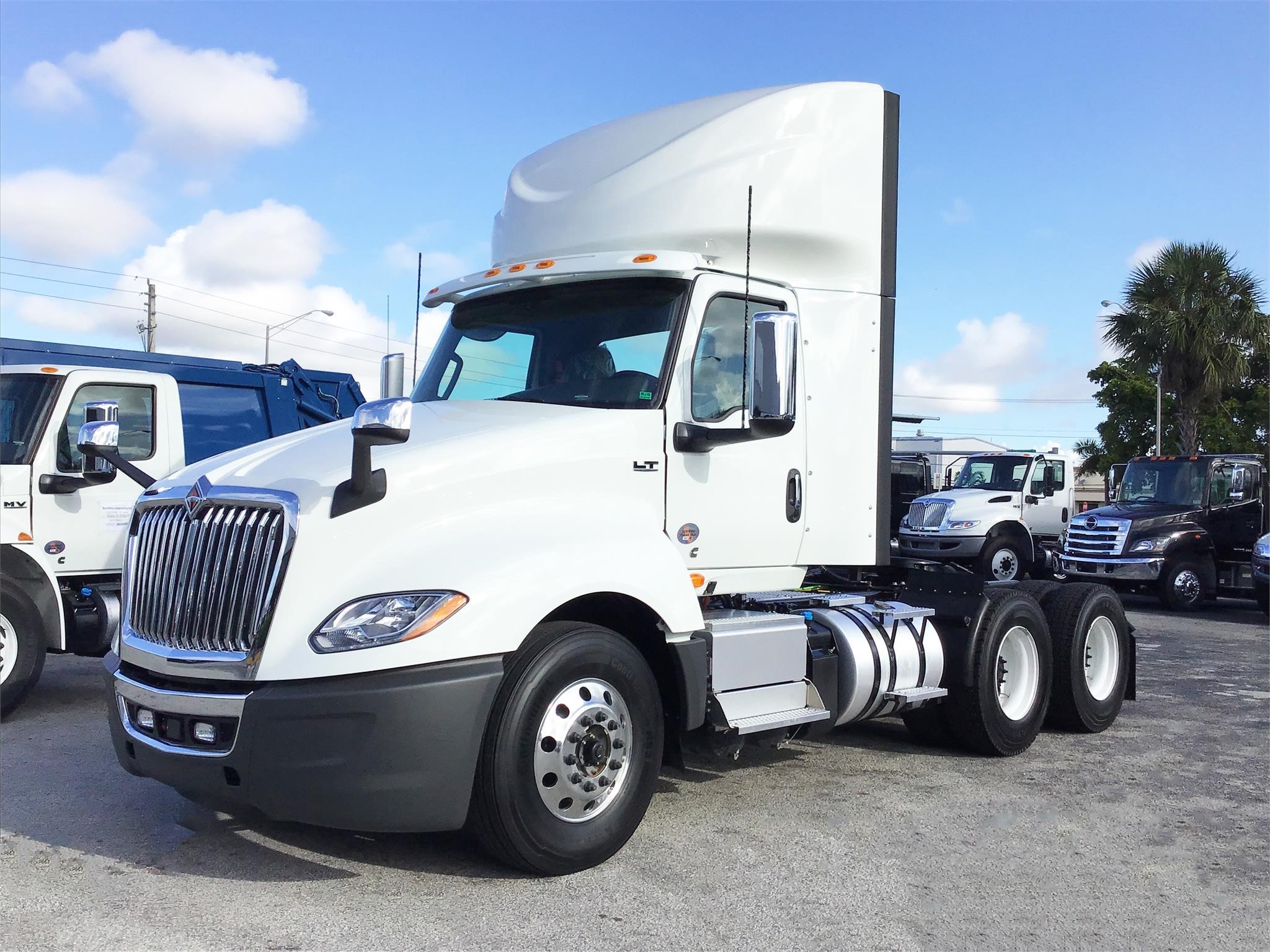 New 2020 INTERNATIONAL LT Heavy Duty Trucks Conventional Day Cab